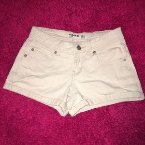COLOUR off white shorts